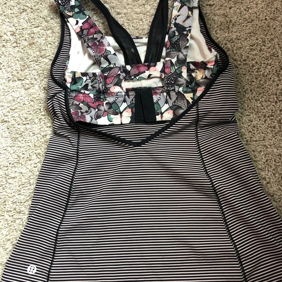 Lululemon tank with built in bra - Picture 3 of 4